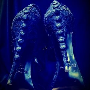 💥ELIZABETH AND JAMES - Vintage Stiletto Black Lace Button PeepToe Booties